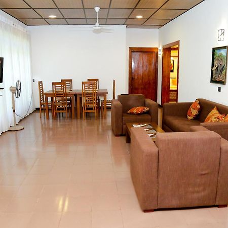 אנוראדפורה Seven Rich Villa מראה חיצוני תמונה