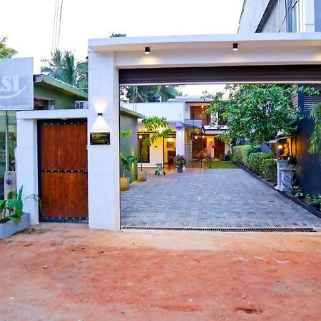 אנוראדפורה Seven Rich Villa מראה חיצוני תמונה