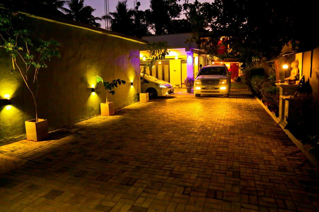 אנוראדפורה Seven Rich Villa מראה חיצוני תמונה