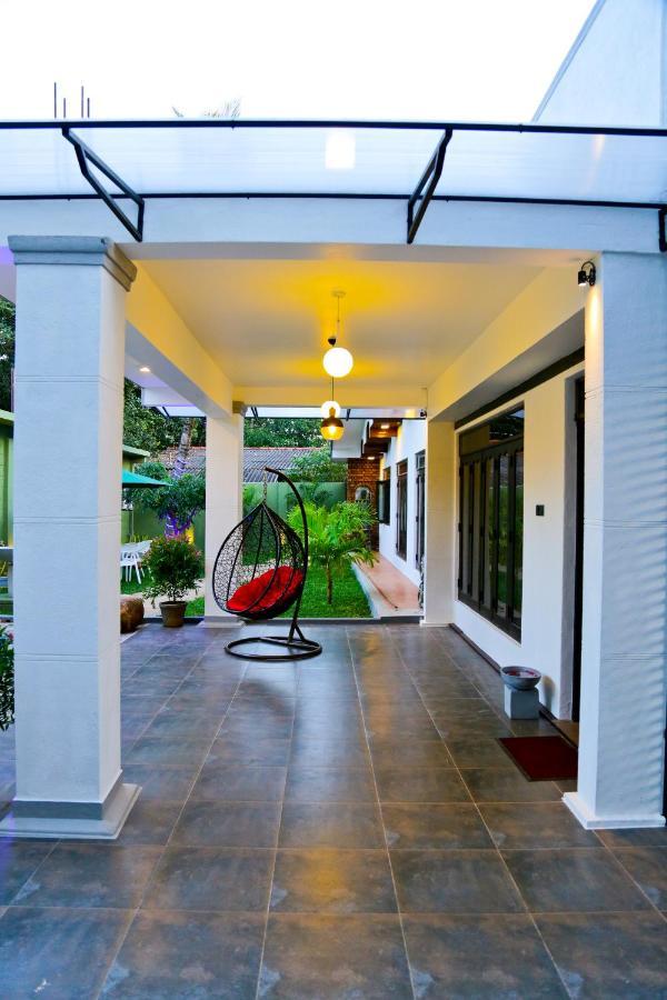 אנוראדפורה Seven Rich Villa מראה חיצוני תמונה