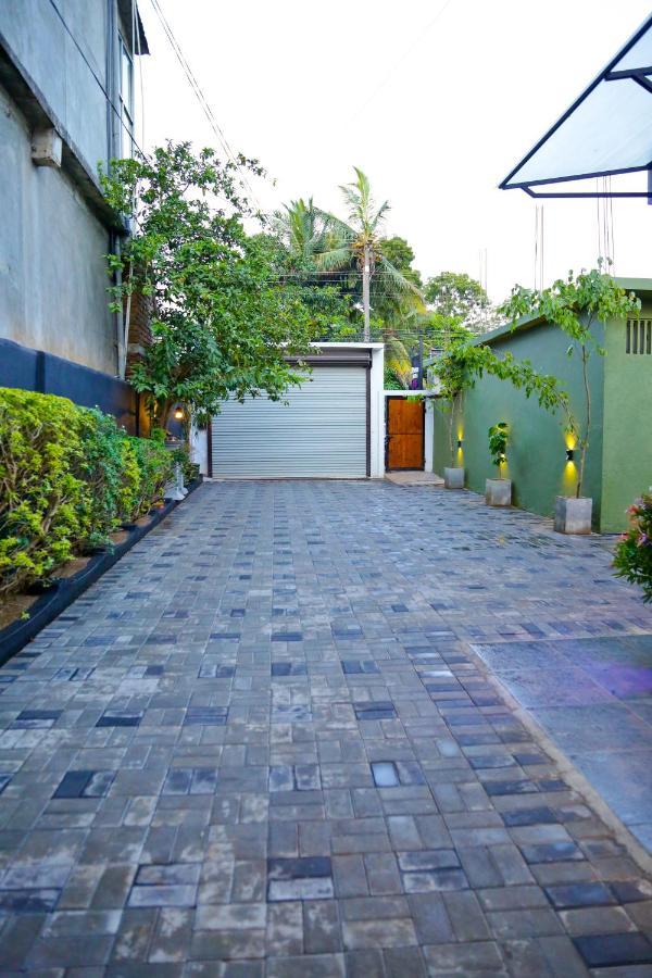 אנוראדפורה Seven Rich Villa מראה חיצוני תמונה