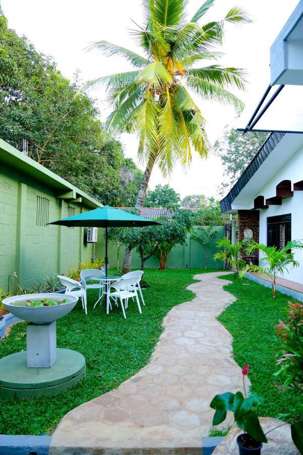 אנוראדפורה Seven Rich Villa מראה חיצוני תמונה