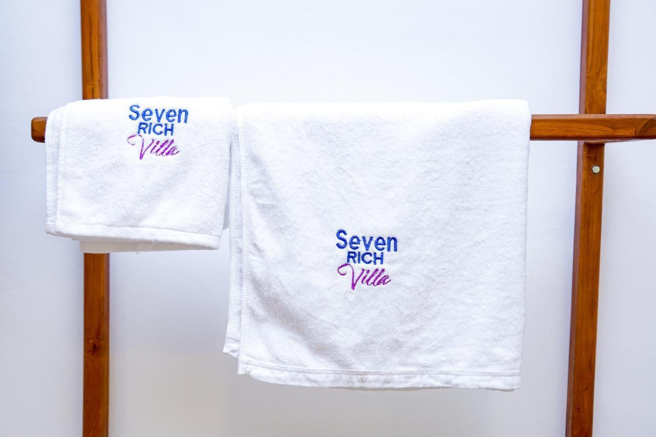 אנוראדפורה Seven Rich Villa מראה חיצוני תמונה