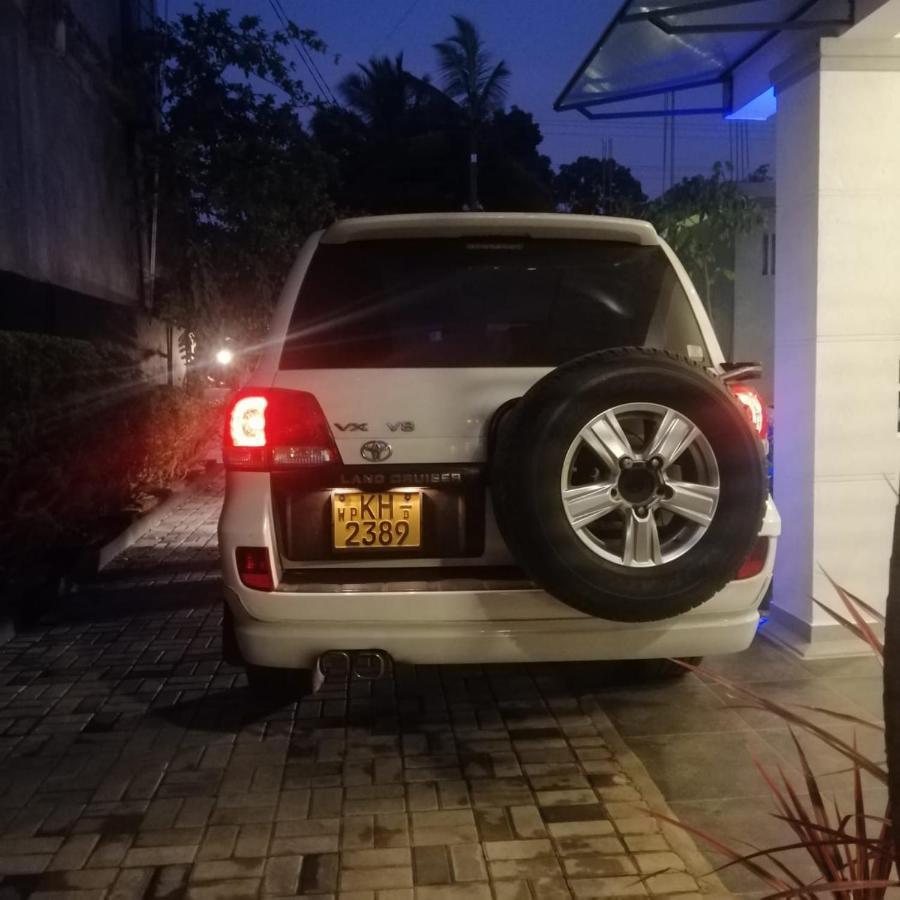 אנוראדפורה Seven Rich Villa מראה חיצוני תמונה