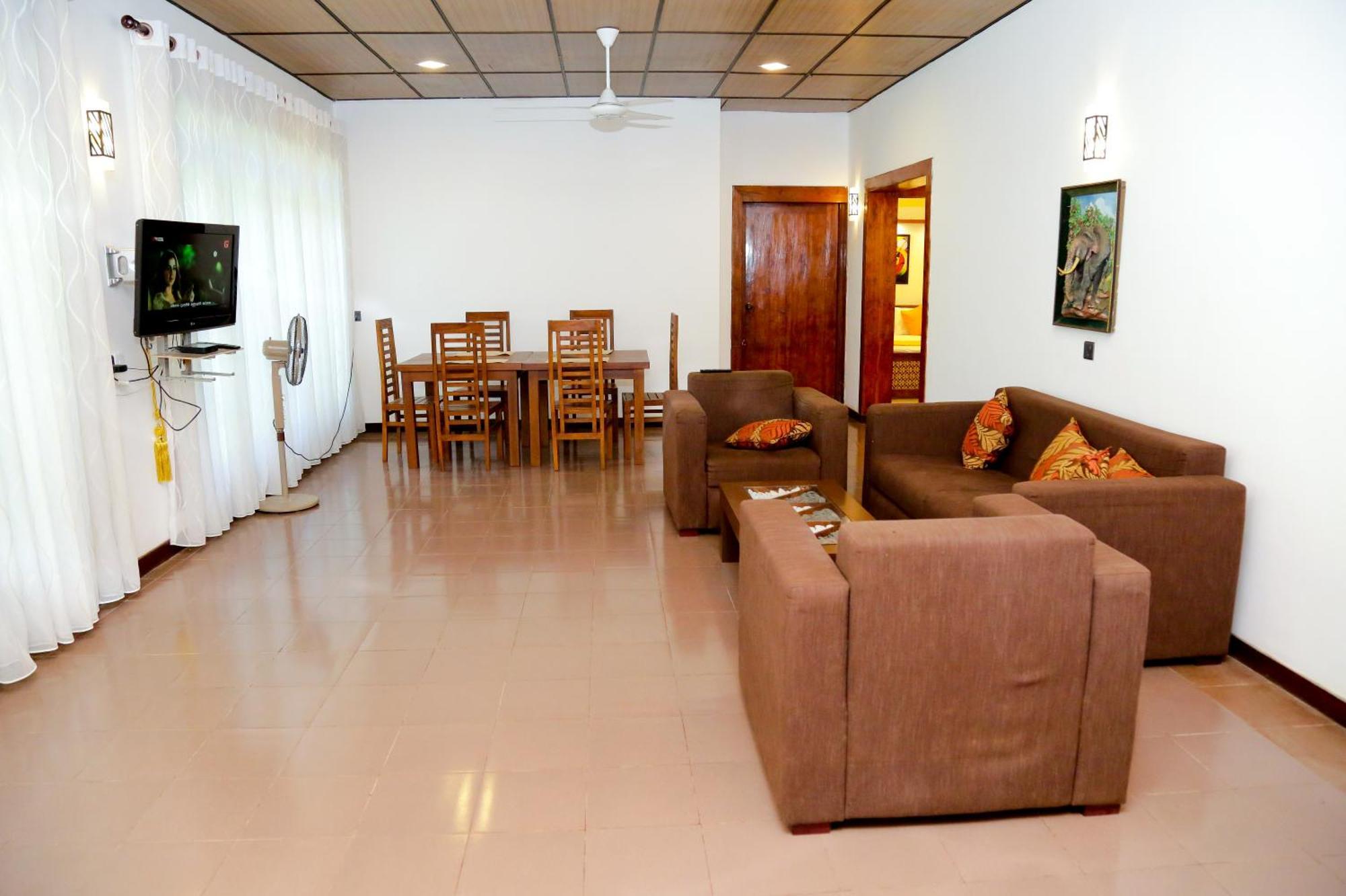 אנוראדפורה Seven Rich Villa מראה חיצוני תמונה