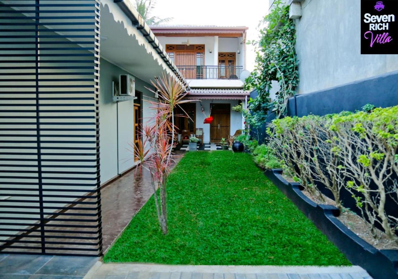 אנוראדפורה Seven Rich Villa מראה חיצוני תמונה
