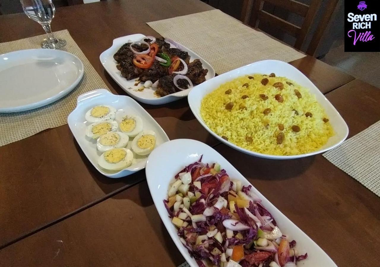 אנוראדפורה Seven Rich Villa מראה חיצוני תמונה