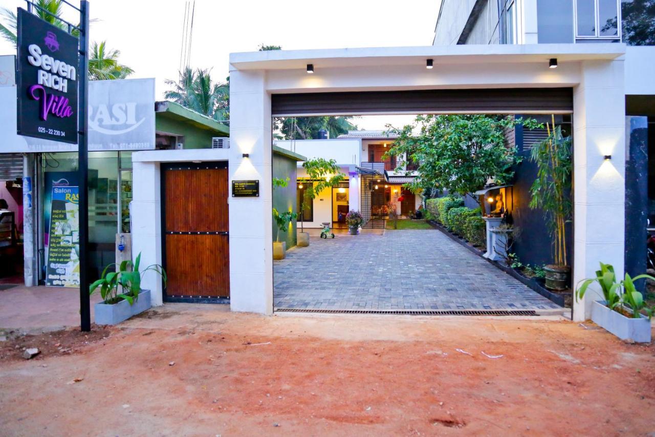 אנוראדפורה Seven Rich Villa מראה חיצוני תמונה
